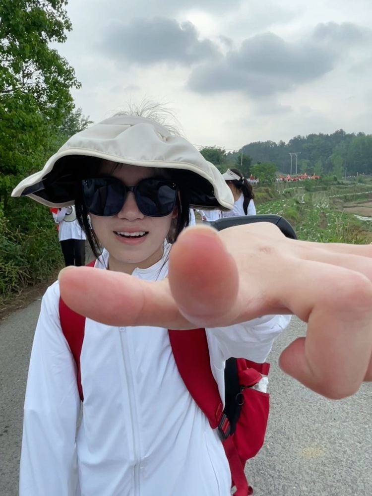 Ran_-贵州省·贵阳市·南明区-抖音-爱好拍照剪辑视频,会穿搭,审美在线
年龄19,身高160左右,体重90
买家秀,寄拍赠拍都可
价格好商量