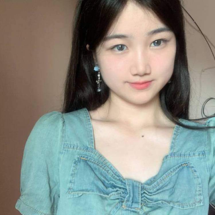 锶麓-湖北省·孝感市·孝南区--擅长摆拍批图,身高168cm,体重94g,脾气好可以重拍,对待每一单都会认真的,期待合作~