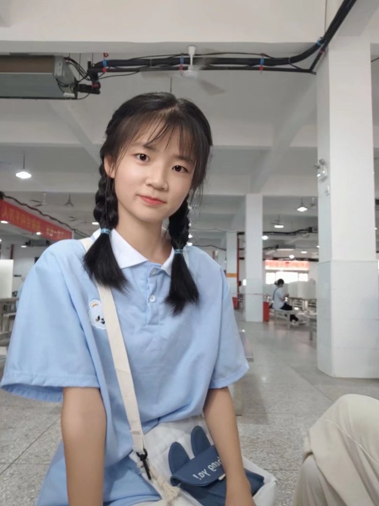 乔乔~-江西省·赣州市·兴国县--本人身高160,体重85,穿衣服和裙子可以说是比较完美,会拍照,会找角度,会摆姿势,会p图。