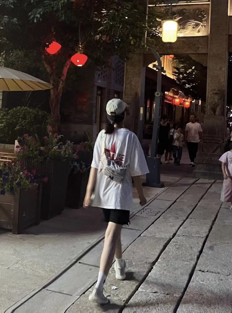 海aj-山东省·青岛市·即墨区-抖音-适合任何风格 酷girl 甜妹 中性 都可  身高173cm 体重105g
会认真听取意见 不怕麻烦
