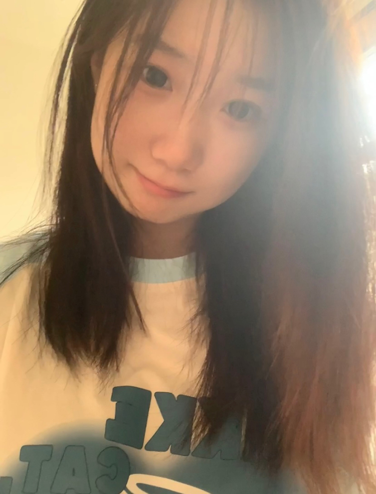 777-河北省·唐山市·迁安市-抖音/某红薯/快手-会化妆 会拍照 会P图
接寄拍 送拍,衣服 饰品 鞋子 头饰 出片快!风格多变
身高:163
体重:45kg