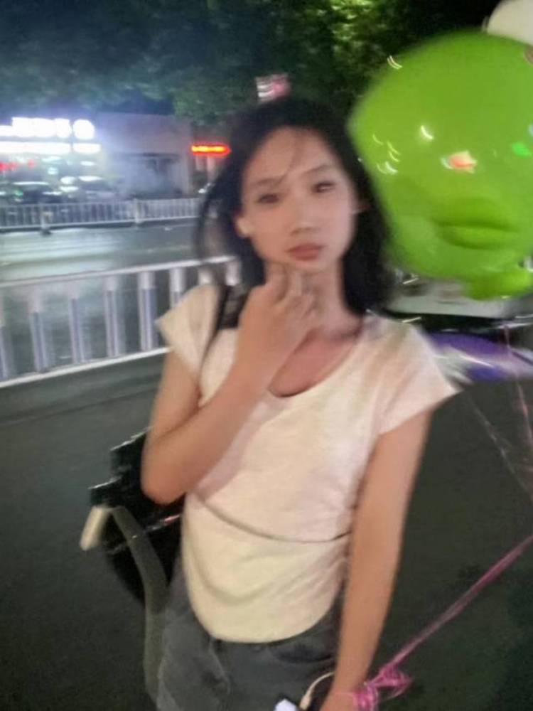 小y-河南省·南阳市·卧龙区-某红薯,抖音-身高165,体重92,平时喜欢拍照,性格开朗好说话,欢迎老板来找我做寄拍~