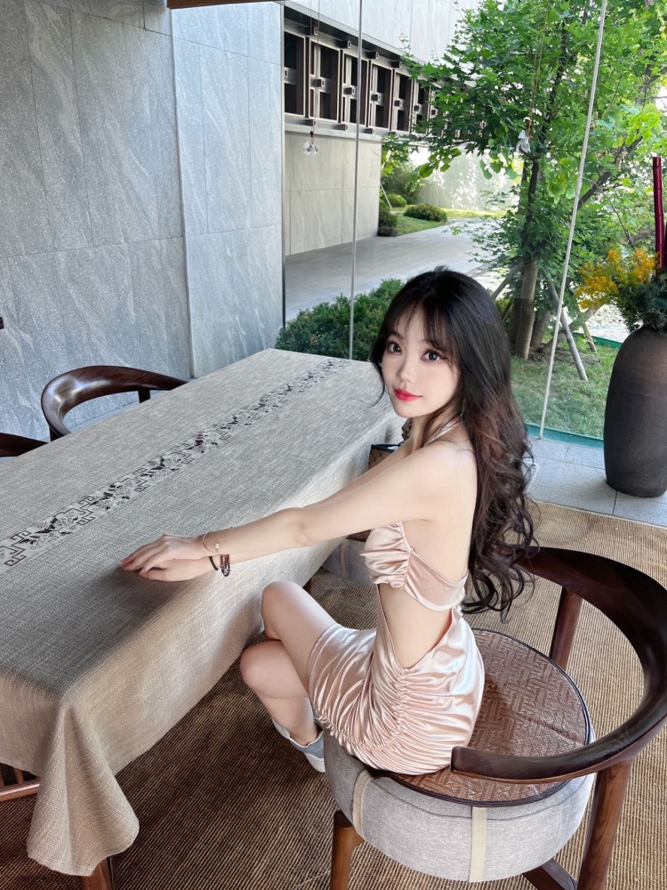 小彤-内蒙古自治区·包头市·青山区-微博-身高173cm，体重48kg。有模特经验，会拍照p图，接寄拍，期待与您的合作～