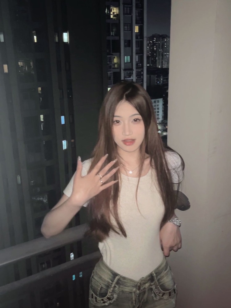 欣-重庆市·重庆市·渝北区-某红薯-接寄拍 接开箱测评 30r～90r都行 平时玩抖音 某红薯 接视频推广等 身高166  体重95 平时喜欢摄影拍摄等