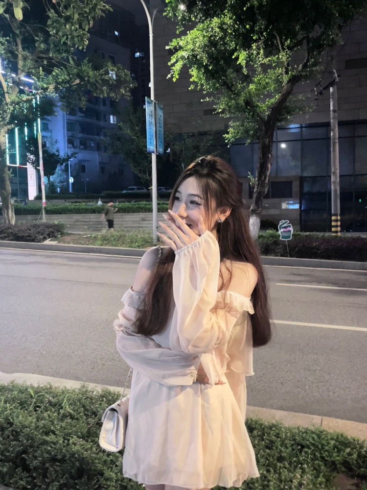 欣-重庆市·重庆市·渝北区-某红薯-接寄拍 接开箱测评 30r～90r都行 平时玩抖音 某红薯 接视频推广等 身高166  体重95 平时喜欢摄影拍摄等