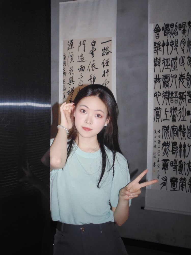 桃气-湖南省·岳阳市·岳阳楼区--在校大二女大学生,165/51,风格甜美或清冷擅长拍照、视频剪辑,喜欢旅游、记录生活。