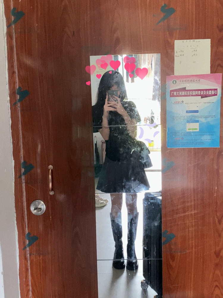 yuri-广东省·佛山市·南海区--身高:167
体重:96-98斤浮动
可接服饰,多种风格都会尝试!多看看孩子吧