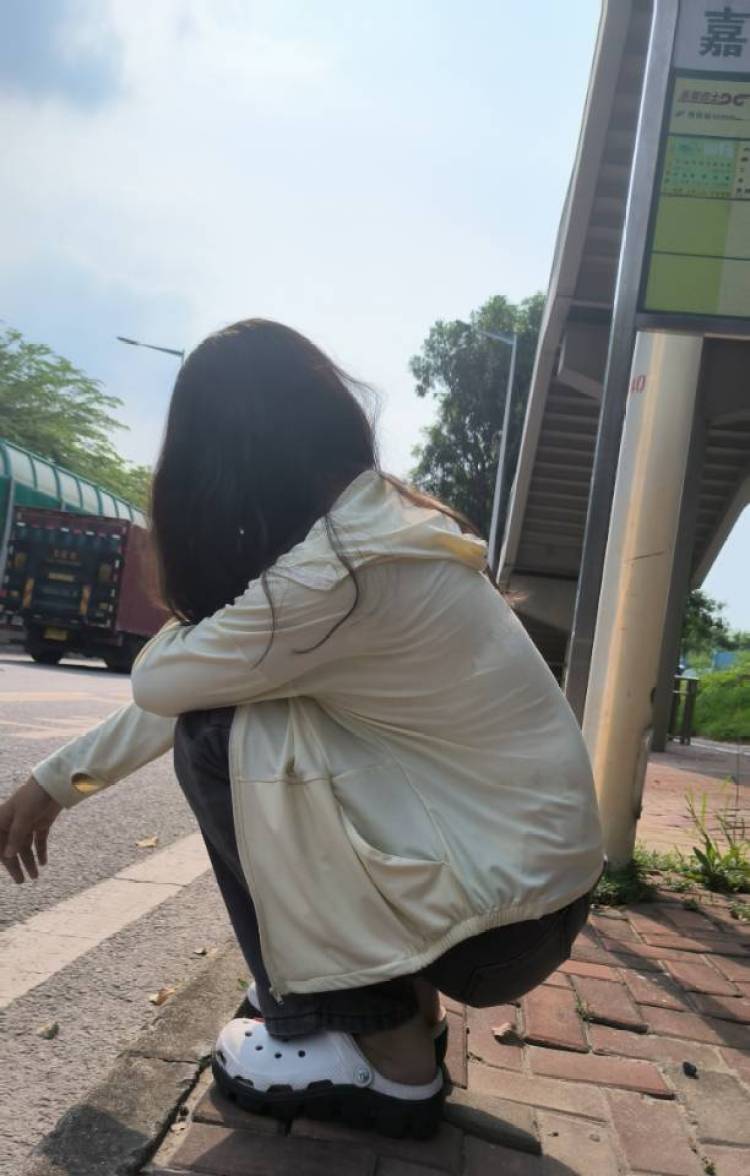 小辣椒-广东省·东莞市·企石镇-快手130-专业学的美甲,学过拍摄。以下都是自己帮自己拍的小照片可能会有些不足,但是我会努力!