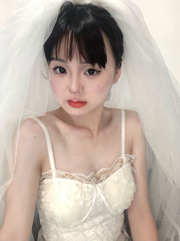 张默默-浙江省·台州市·椒江区-抖音。快手-平时喜欢拍照，拍甜妹风格还有辣妹风格之内的，会去学习别人的拍照风格和拍照技巧，不断的努力和成长自己。