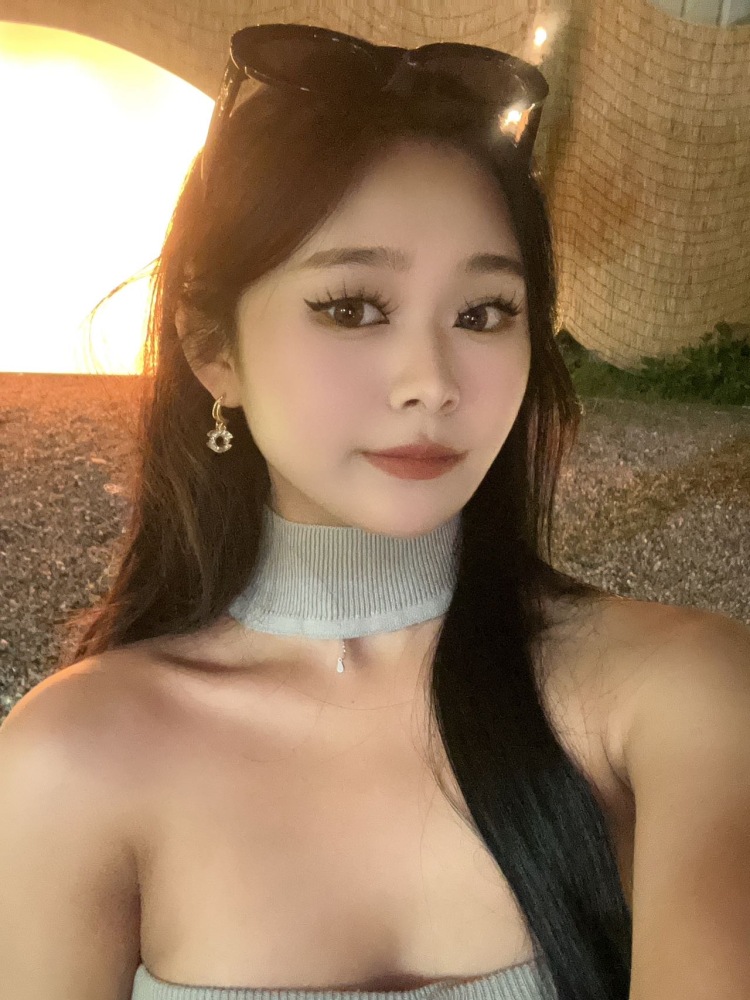 婷婷-广东省·佛山市·顺德区-快手ID 3164773890-拍摄照片视频都会有,每组照片都精心设计出来每个视频都用心做好