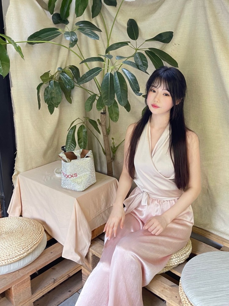 布丁-上海市·上海市·宝山区--接各类单子,身高:158,体重:42kg,鞋码:35,适合甜美、少女、仙气、小清新、日常简约、古风、校园风等