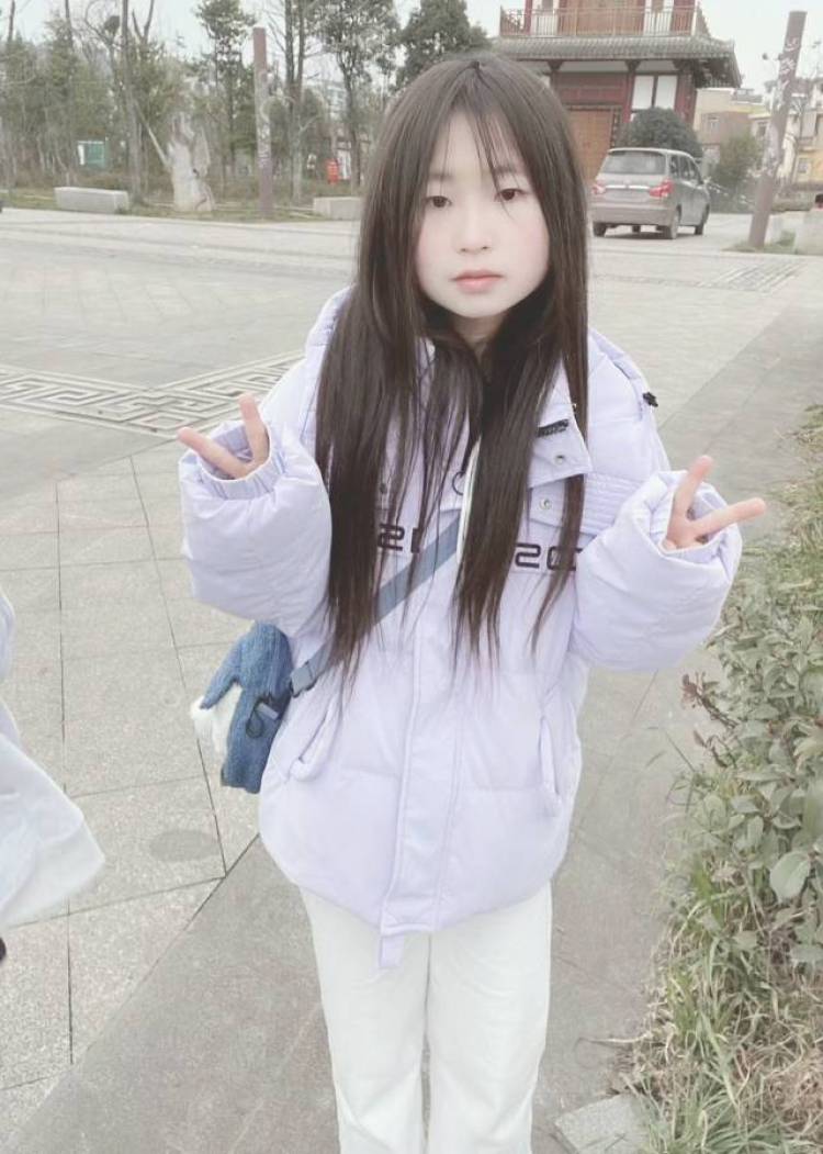 温甜甜-贵州省·贵阳市·南明区-快手-接受买家秀,短视频带货,免费试用,种草带货.穿搭博主
会拍照,会修图