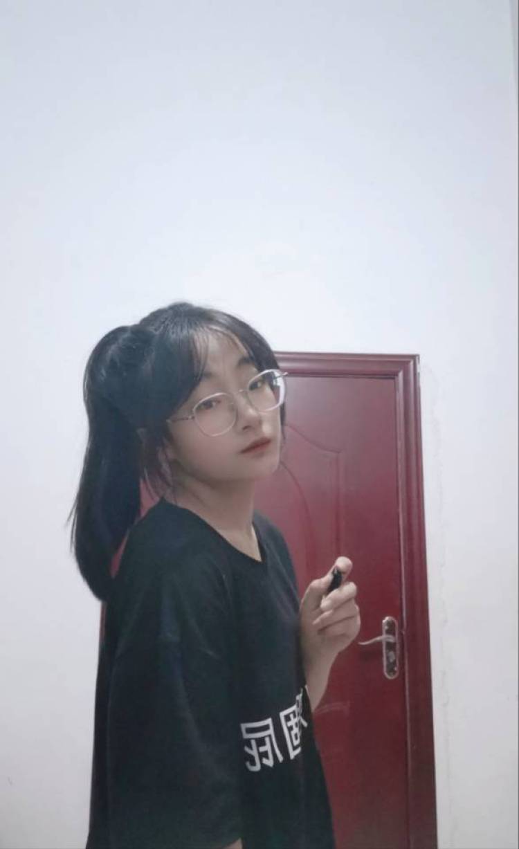 安安-陕西省·西安市·碑林区--我是在校生，爱好广泛，时装，汉服JK罗丽塔cos，等等都有涉及，拍照技术不错，身高体重也都还行。可以找我合作哦。