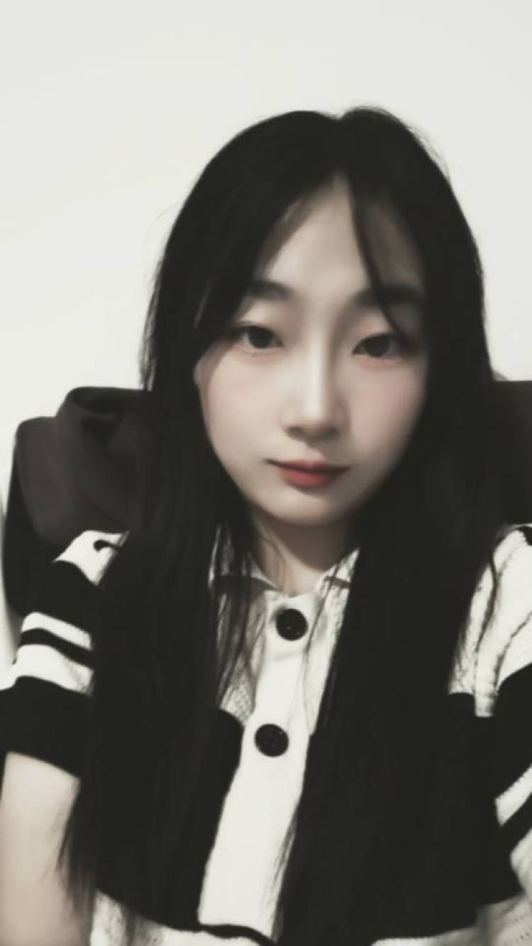 安安-陕西省·西安市·碑林区--我是在校生,爱好广泛,时装,汉服JK罗丽塔cos,等等都有涉及,拍照技术不错,身高体重也都还行。可以找我合作哦。
