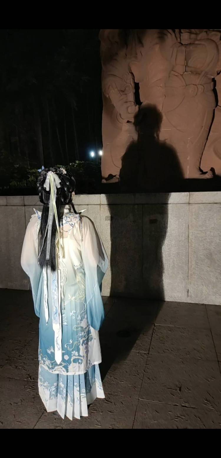 安安-陕西省·西安市·碑林区--我是在校生,爱好广泛,时装,汉服JK罗丽塔cos,等等都有涉及,拍照技术不错,身高体重也都还行。可以找我合作哦。