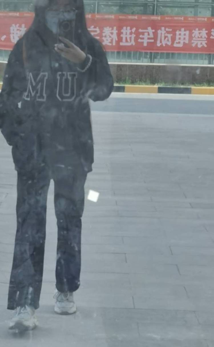 安安-陕西省·西安市·碑林区--我是在校生,爱好广泛,时装,汉服JK罗丽塔cos,等等都有涉及,拍照技术不错,身高体重也都还行。可以找我合作哦。