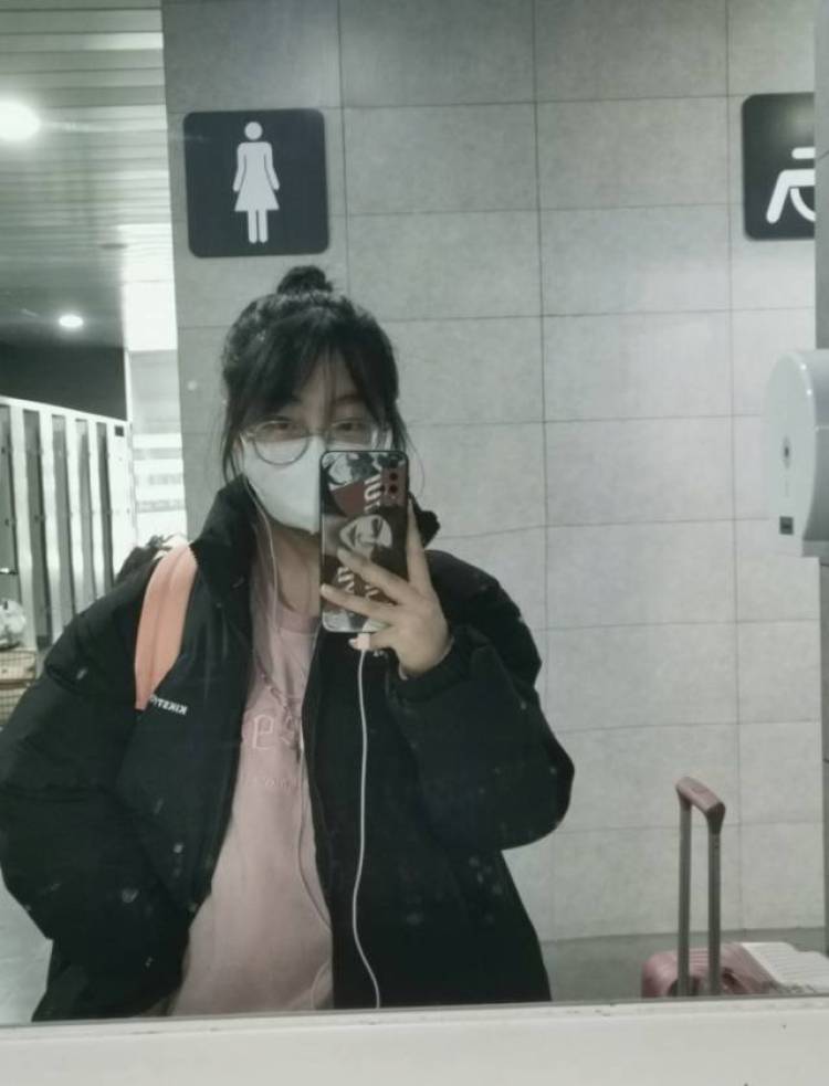 安安-陕西省·西安市·碑林区--我是在校生,爱好广泛,时装,汉服JK罗丽塔cos,等等都有涉及,拍照技术不错,身高体重也都还行。可以找我合作哦。
