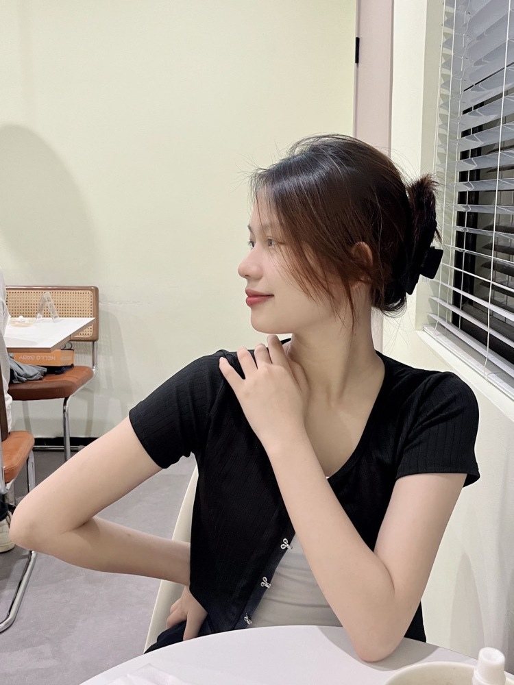 秋婷-广东省·揭阳市·普宁市--认真负责!效率高!可重拍 会自己写文案~摄影行业 承接买家秀 以及产品代拍 种草视频 开箱测评等等…