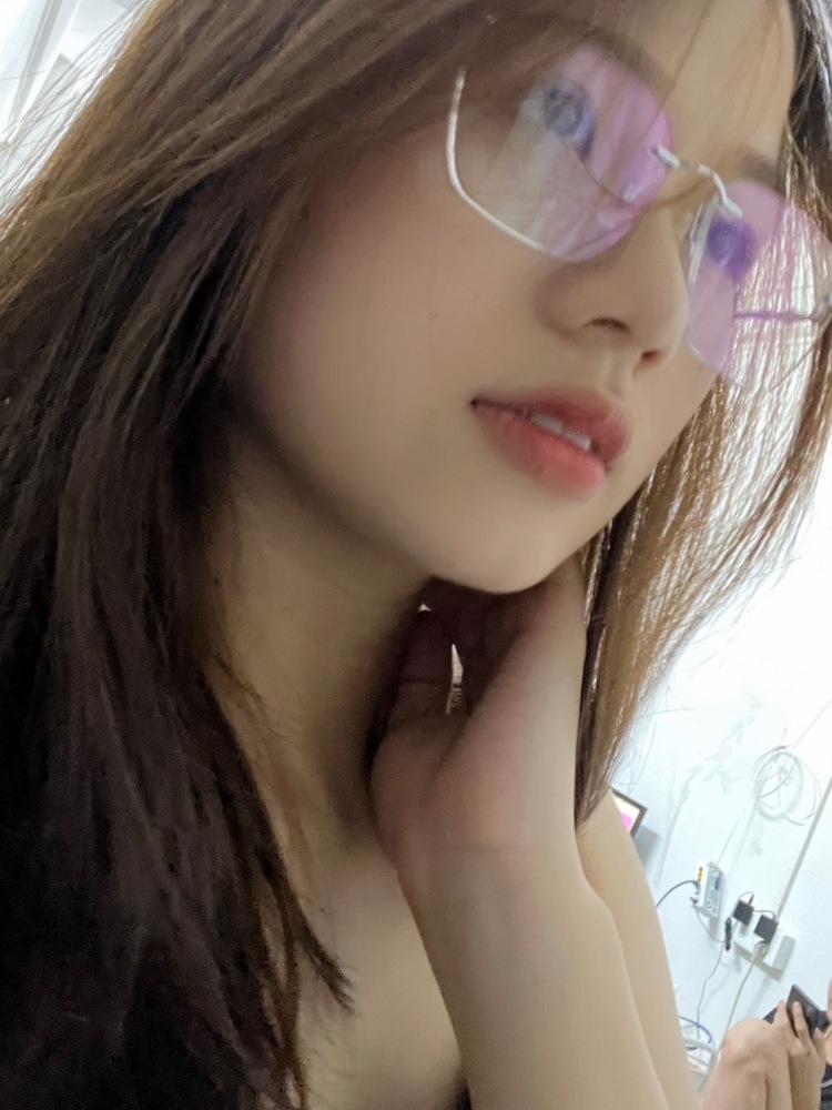秋婷-广东省·揭阳市·普宁市--认真负责!效率高!可重拍 会自己写文案~摄影行业 承接买家秀 以及产品代拍 种草视频 开箱测评等等…