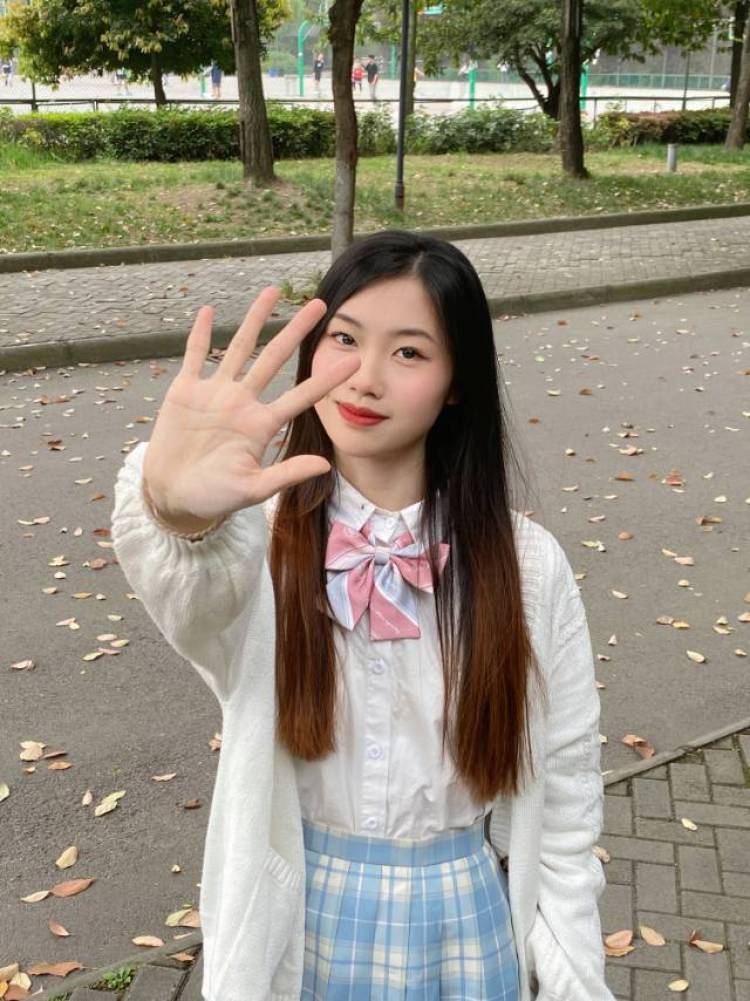 奥黛丽贺本-四川省·遂宁市·射洪市--买家秀,探店打卡。大学生暑假在家,空闲时间多,接单接单。身高167㎝,体重48公斤。