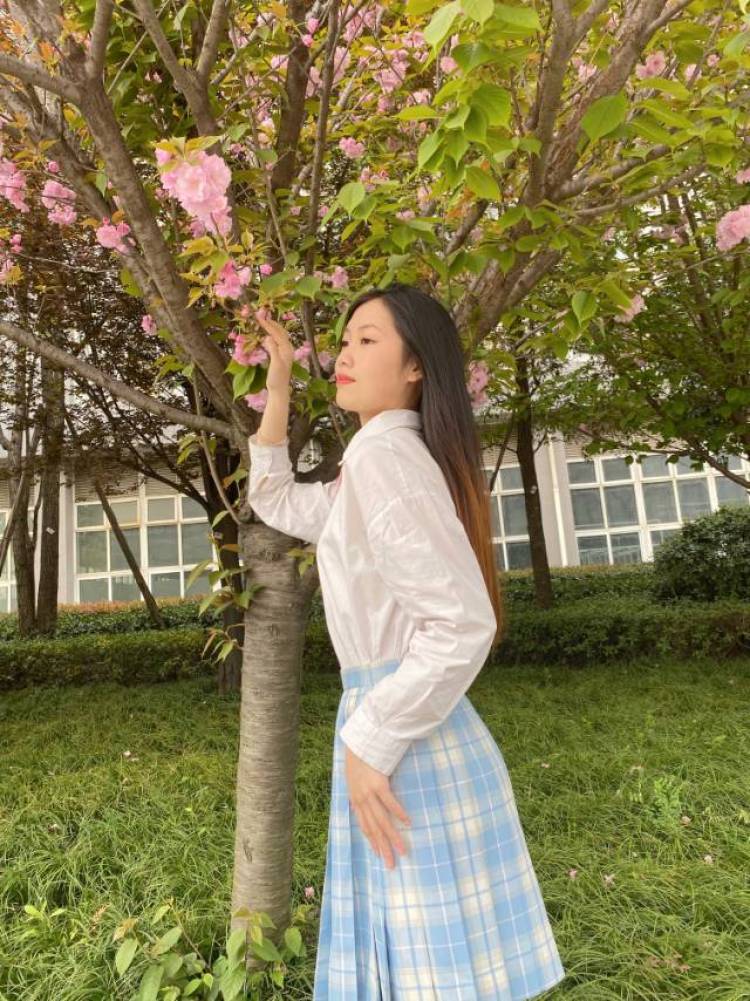 奥黛丽贺本-四川省·遂宁市·射洪市--买家秀,探店打卡。大学生暑假在家,空闲时间多,接单接单。身高167㎝,体重48公斤。