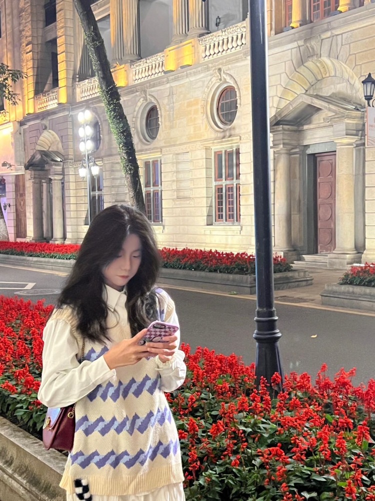 Xii-广东省·广州市·海珠区-抖音某红薯-身高155体重40
很会拍照也会P图化妆技术也不错！
想接单赚钱赞经验
希望可以接到单
想接寄拍准备上大学也很多空余时间