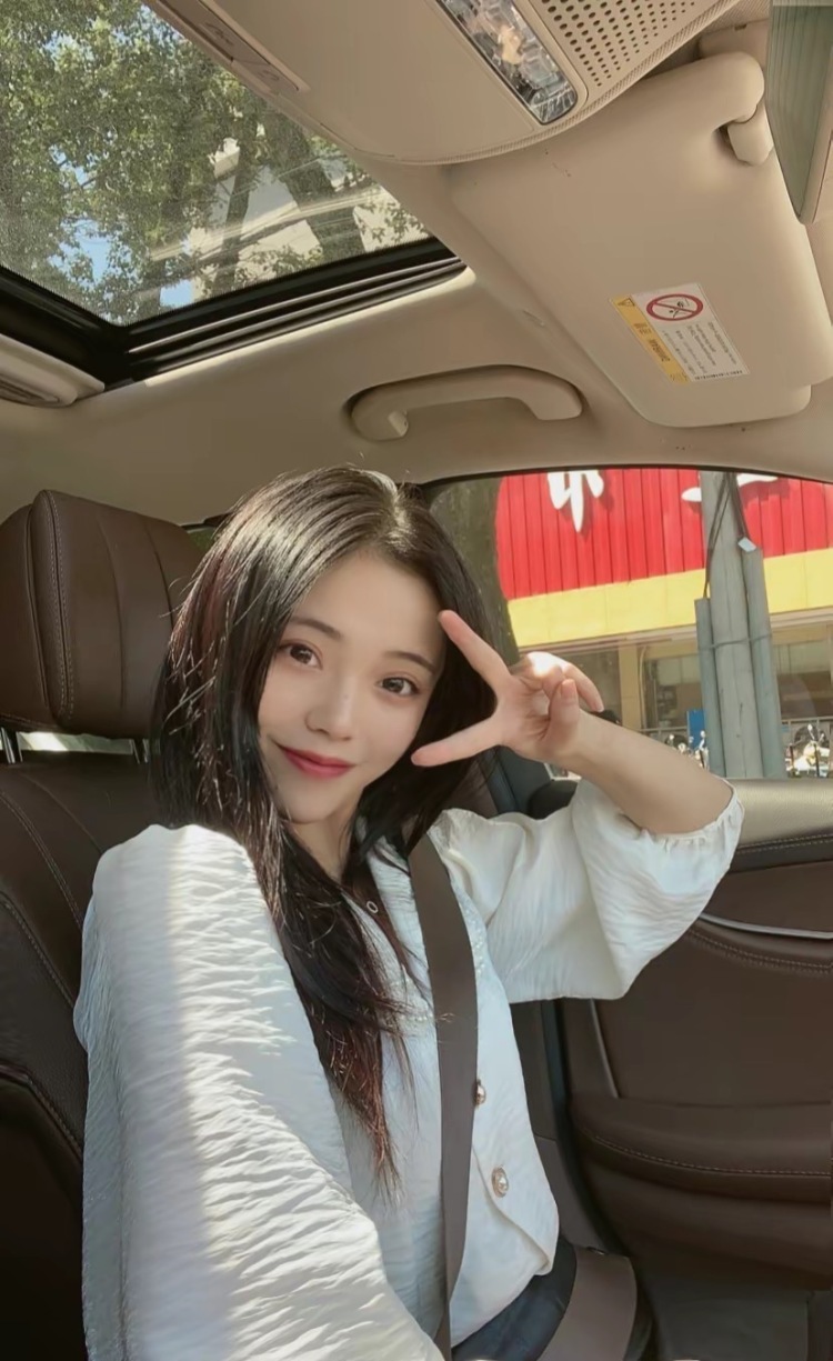 Lily-上海市·上海市·闵行区-抖音-买家秀 种草带货 寄拍 身高168 体重52 抖音新主播粉丝760 求工作求工作