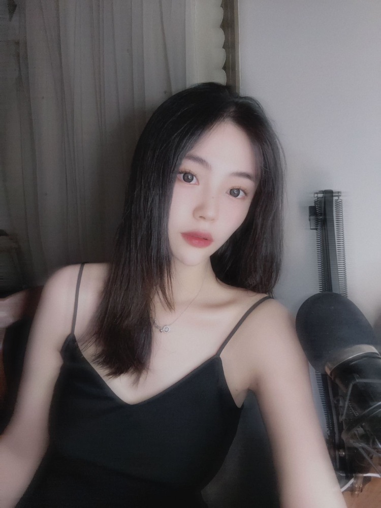 Lily-上海市·上海市·闵行区-抖音-买家秀 种草带货 寄拍 身高168 体重52 抖音新主播粉丝760 求工作求工作