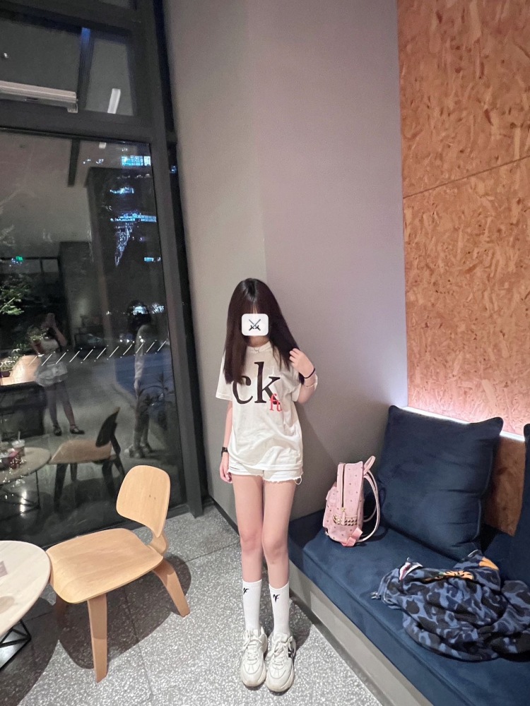 CmengYy-河南省·郑州市·金水区--分享日常穿搭 潮流博主 接寄拍 送拍
合作过一些国潮品牌 美潮 ,身高170 100