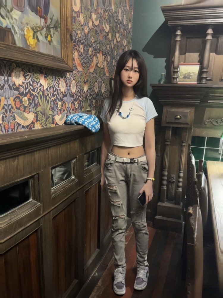 CmengYy-河南省·郑州市·金水区--分享日常穿搭 潮流博主 接寄拍 送拍
合作过一些国潮品牌 美潮 ,身高170 100