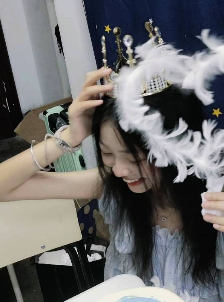 魔女乌乌-浙江省·宁波市·鄞州区-抖音 某红薯-是一名爱拍照的活泼可爱少女~服务态度好,想要接单【寄拍/送拍/推广】热爱种草,希望有更多人能够看到我~~