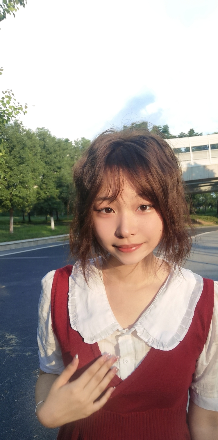 周周-湖北省·武汉市·汉阳区-抖音-我要接单 衣服 裤子 首饰 会拍照会剪辑 身高168体重54 本人有丰富的PS经验，擅长把，任何东西拍的好看 可以保证照片质量