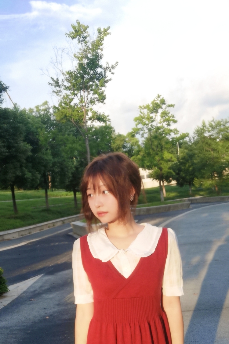周周-湖北省·武汉市·汉阳区-抖音-我要接单 衣服 裤子 首饰 会拍照会剪辑 身高168体重54 本人有丰富的PS经验，擅长把，任何东西拍的好看 可以保证照片质量