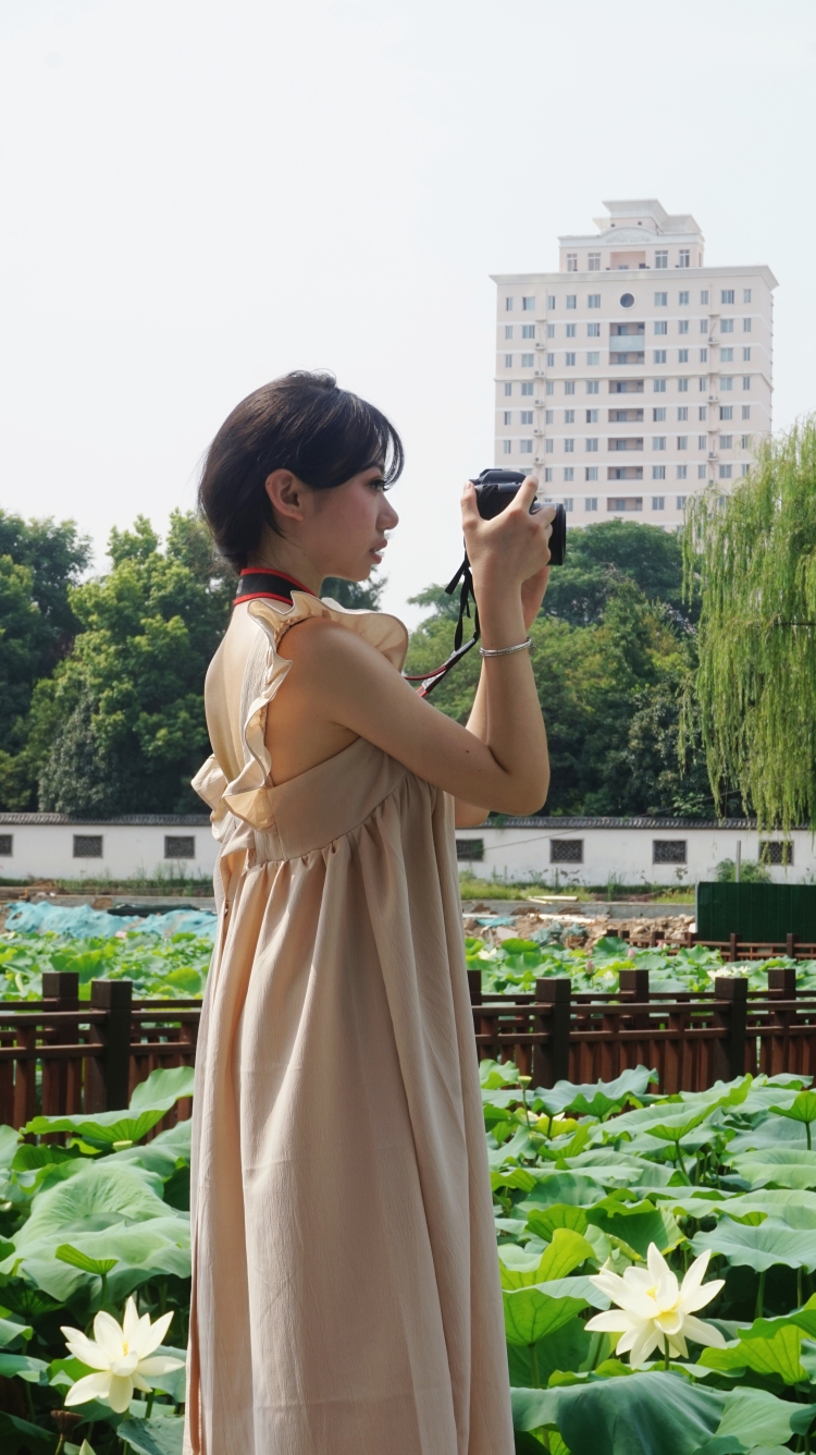 琳娜-河南省·郑州市·金水区-某红薯-【郑州陪拍】
狮子座 女摄 性格温柔 善于沟通
拍照设备:佳能6D+小痰盂/你的手机
在校大学生,会构图,会摄影,会拍照引导
室内25/h,室外30/h
详情!!!
1.拍摄地点你来定,市区内优先