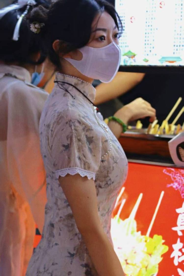 琳娜-河南省·郑州市·金水区-某红薯-本人身高160,体重95,鞋码37
接寄拍,复古、时尚、韩系、风格多变
接衣服、鞋子、包包、首饰等产品(暴露擦边不接!)
会摄影、会P图
会按照要求返图,好沟通,送拍可私聊。