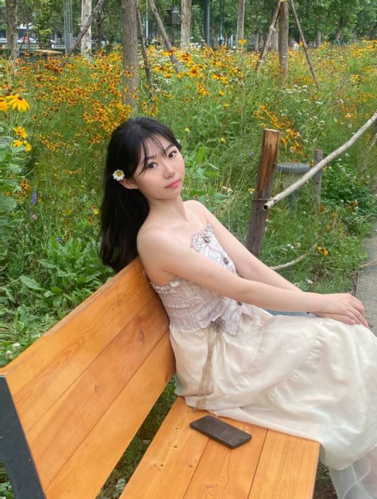 琳娜-河南省·郑州市·金水区-某红薯-本人身高160,体重95,鞋码37
接寄拍,复古、时尚、韩系、风格多变
接衣服、鞋子、包包、首饰等产品(暴露擦边不接!)
会摄影、会P图
会按照要求返图,好沟通,送拍可私聊。