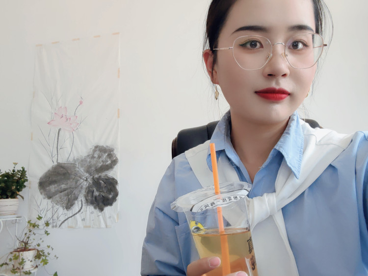 拾壹MM-云南省·玉溪市·通海县--大码女孩，接寄拍，赠拍，饰品，化妆品，服装，旗袍等都可以，希望互免，共同进步。