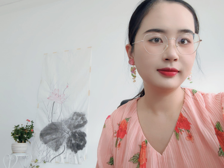 拾壹MM-云南省·玉溪市·通海县--大码女孩，接寄拍，赠拍，饰品，化妆品，服装，旗袍等都可以，希望互免，共同进步。
