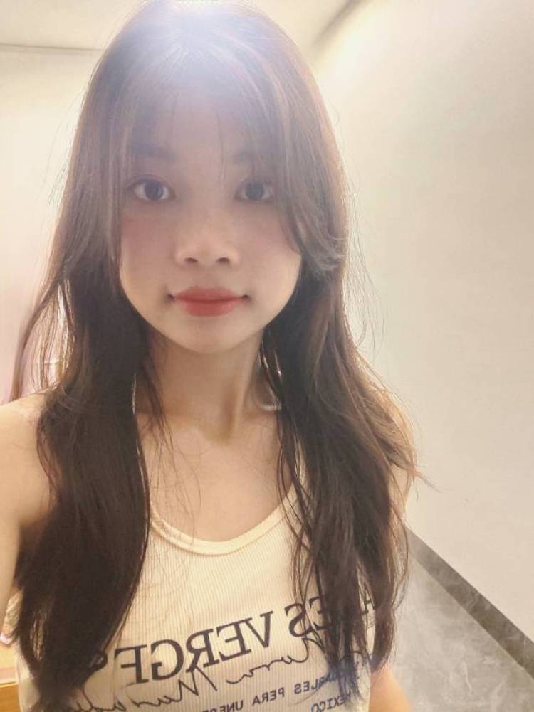 歪歪-广西壮族自治区·贵港市·港南区--平时喜欢反转镜头对向自己拍美美的照片,有一定的审美能力,如果你需要寄拍模特可以cc我哦!