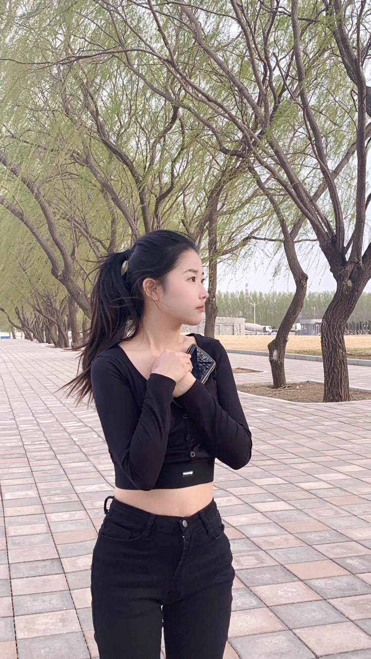 小淼努力搬砖中-辽宁省·沈阳市·沈河区-抖音 哔哩哔哩-我会跳舞,在抖音上发布过自己的舞蹈视频,有一定的舞蹈功底,会拍照姿势,会用ps、醒图等修图工具p图,出图快,效果好,希望可以接一些小饰品、化妆品或者是一些生活用品的单子。