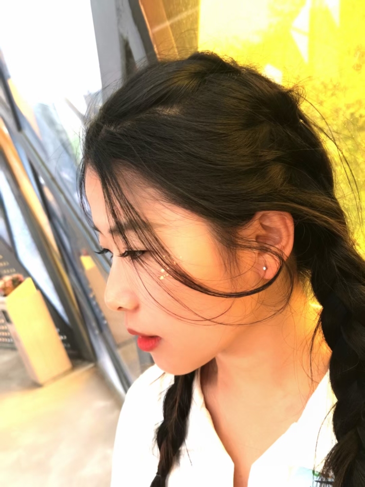 小淼努力搬砖中-辽宁省·沈阳市·沈河区-抖音 哔哩哔哩-我会跳舞,在抖音上发布过自己的舞蹈视频,有一定的舞蹈功底,会拍照姿势,会用ps、醒图等修图工具p图,出图快,效果好,希望可以接一些小饰品、化妆品或者是一些生活用品的单子。