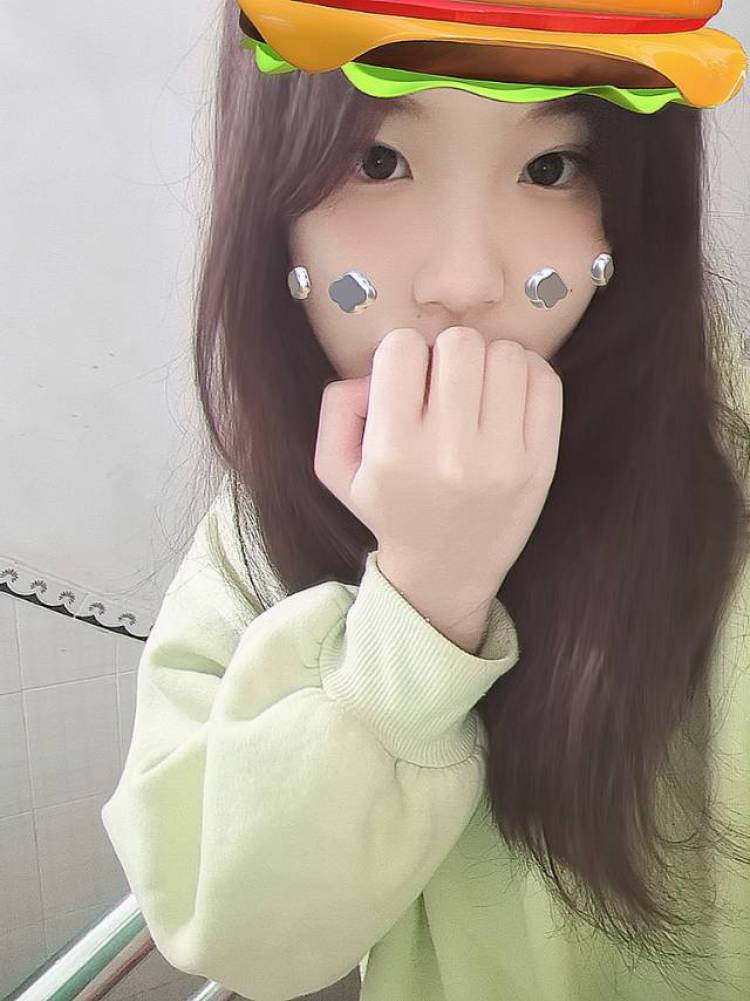 vankcoe-广东省·深圳市·坪山区--接寄拍 包包 衣服 会p图 任何风格都可以 喜欢拍照 但不太喜欢拍全身照因为是梨形身材 希望能收到网拍合作