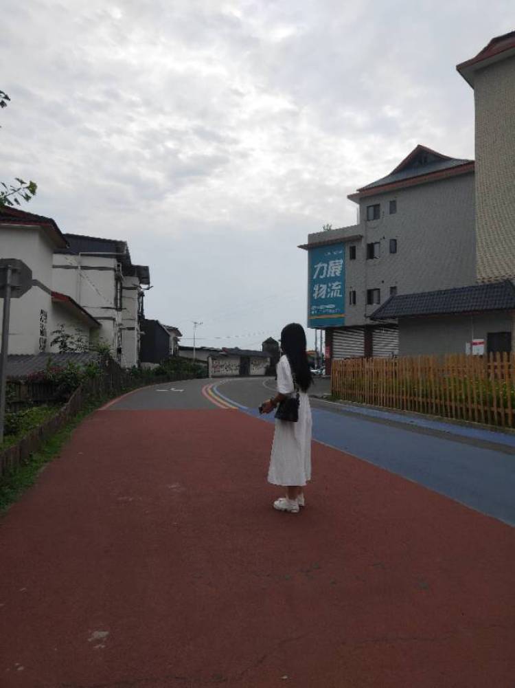 G-四川省·乐山市·市中区-GT -我对网拍有着一定的了解和兴趣,我主要是送拍,我希望能和你们一起合作,我会尽心尽力的完成我该履行的职责,期待与你们的合作
