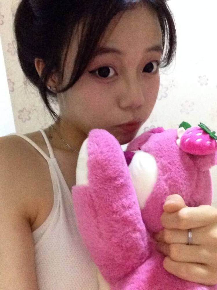 琪琪-山西省·晋中市·祁县-某红薯-我比较爱臭美平时喜欢拍照本人身高 155 体重 84 左右，什么风格都可以试试