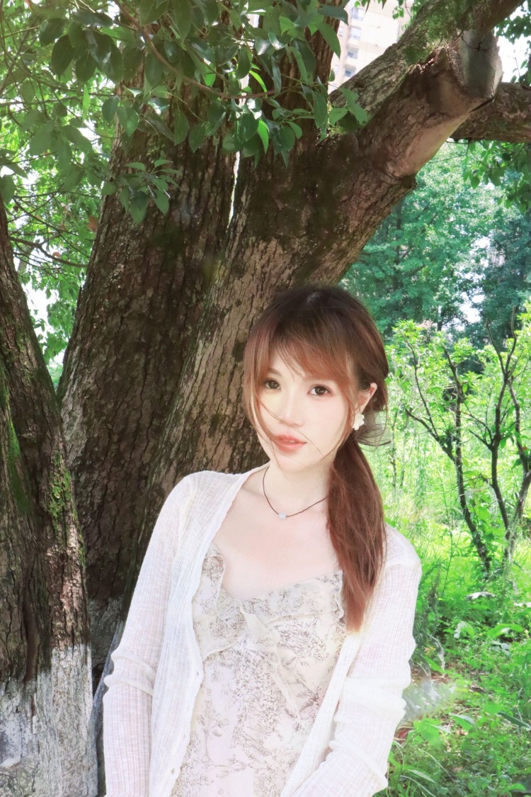 怡宝酱-贵州省·贵阳市·南明区-抖音|某红薯|微博|B站-想接寄拍(买家秀&详情页都可以)线下约拍(目前仅接贵阳)视频广告、口播等
年龄:23身高:165cm 体重:50kg
职业:学生
特长:摄影剪辑唱歌跳舞绘画拍照
优势:本硕学前教育,学习琴棋书画;平时