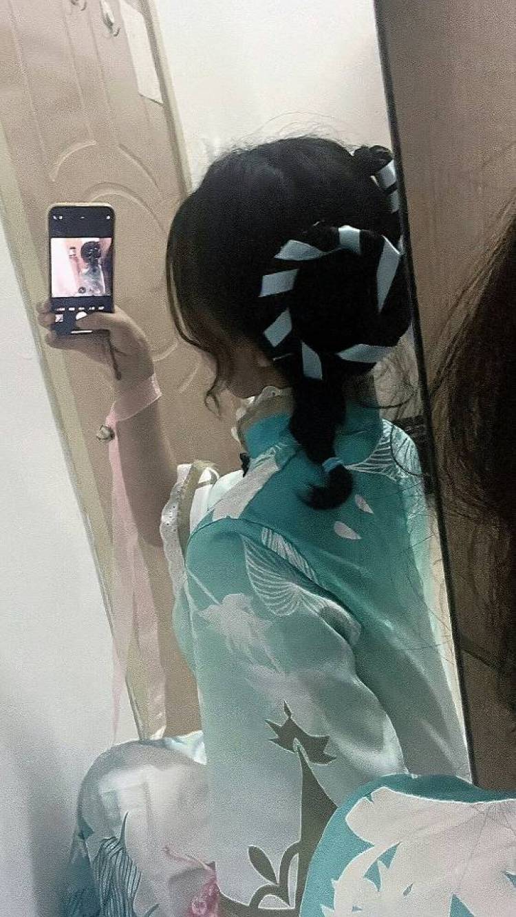 A挚爱-四川省·德阳市·广汉市-快手-本人当过网拍模特,会拍照📸 会P图 出图快 会按照要求来拍照 不满意会重拍
