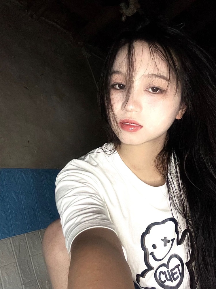 鱼大朵(熊猫)-浙江省·丽水市·云和县--刚开始做自媒体,有时间出图快,可以寄拍也可以接广,可做美妆、饰品、穿搭