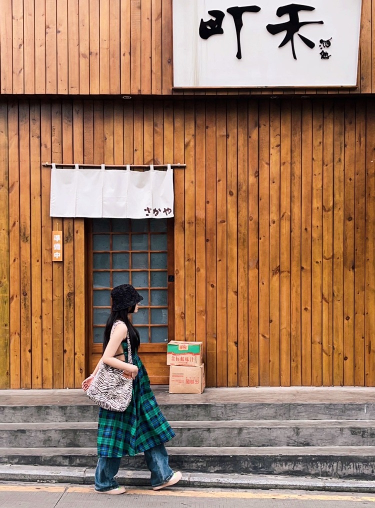 罗妮紫-福建省·厦门市·集美区--身高160,体重95
兴趣爱好:喜欢拍照,搭配衣服
特长:风格多样化,不拘泥于一种形式
可接寄拍,买家秀,平面模特兼职
会拍照📷,会P图