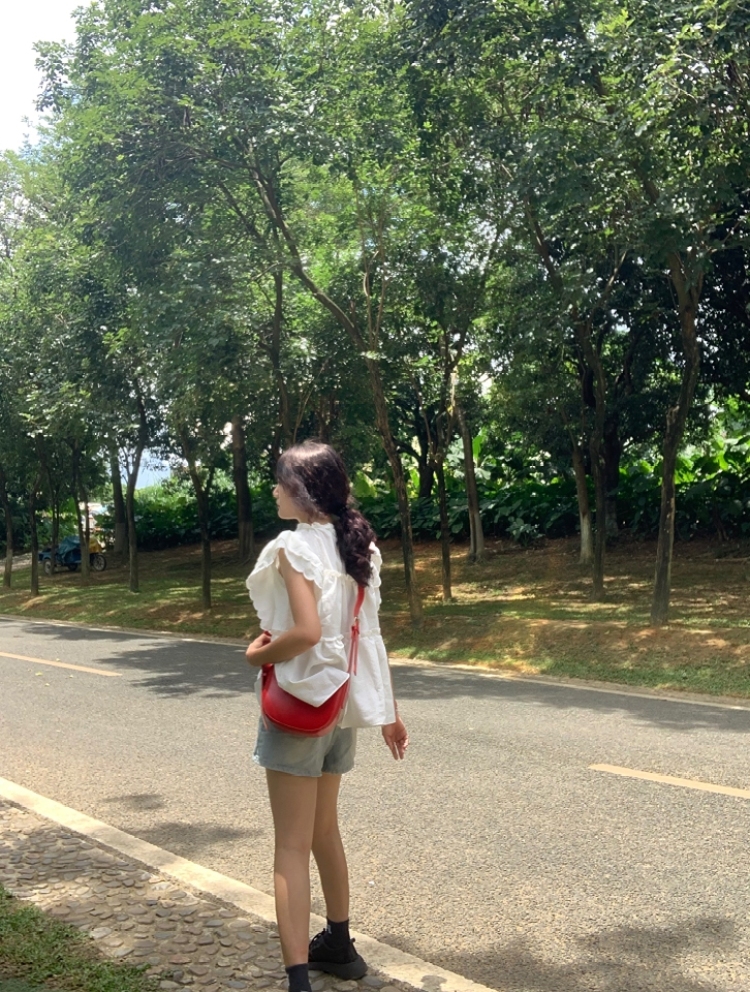 rong-湖南省·永州市·宁远县--我是一名准高三学生,我的爱好是拍照,摄影,绘画。有一定的修图基础,照片保证高质量,希望可以有合作接单寄拍或者送拍,谢谢,保证高质量高效率。