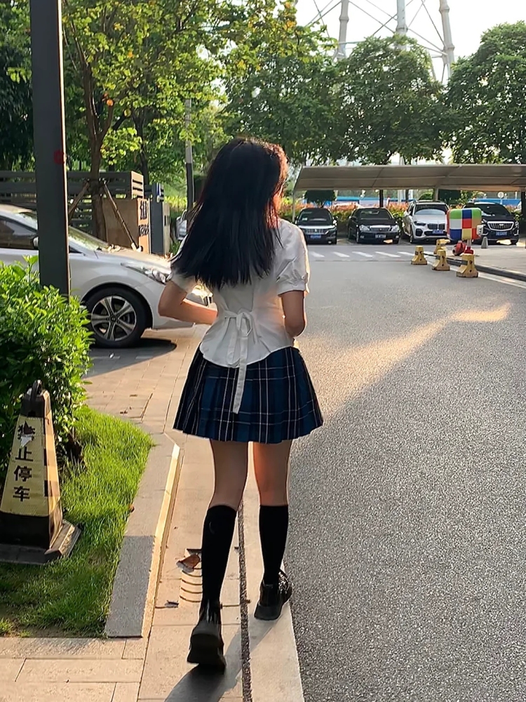 rong-湖南省·永州市·宁远县--我是一名准高三学生,我的爱好是拍照,摄影,绘画。有一定的修图基础,照片保证高质量,希望可以有合作接单寄拍或者送拍,谢谢,保证高质量高效率。
